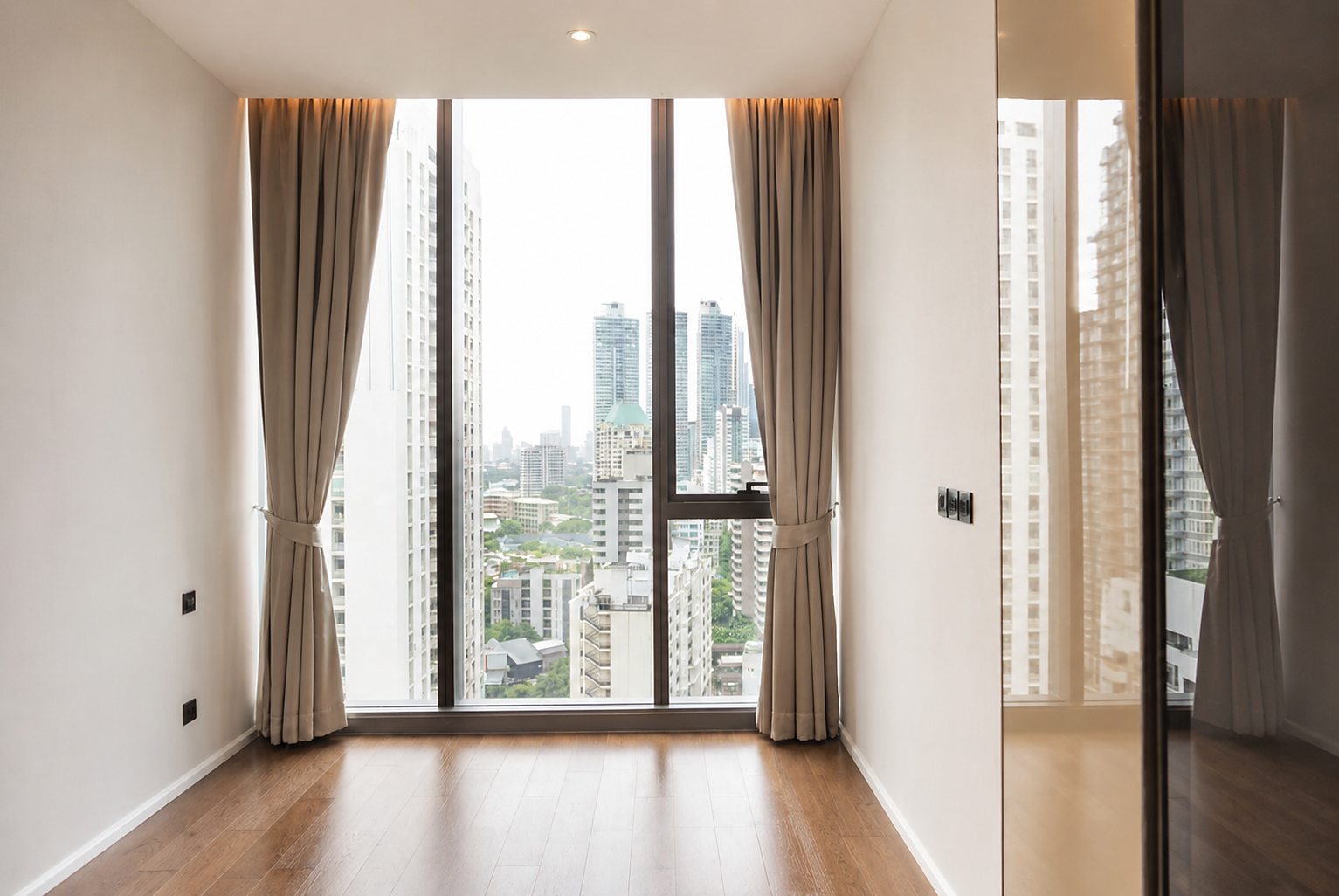 KRAAM Sukhumvit 26: Second bedroom