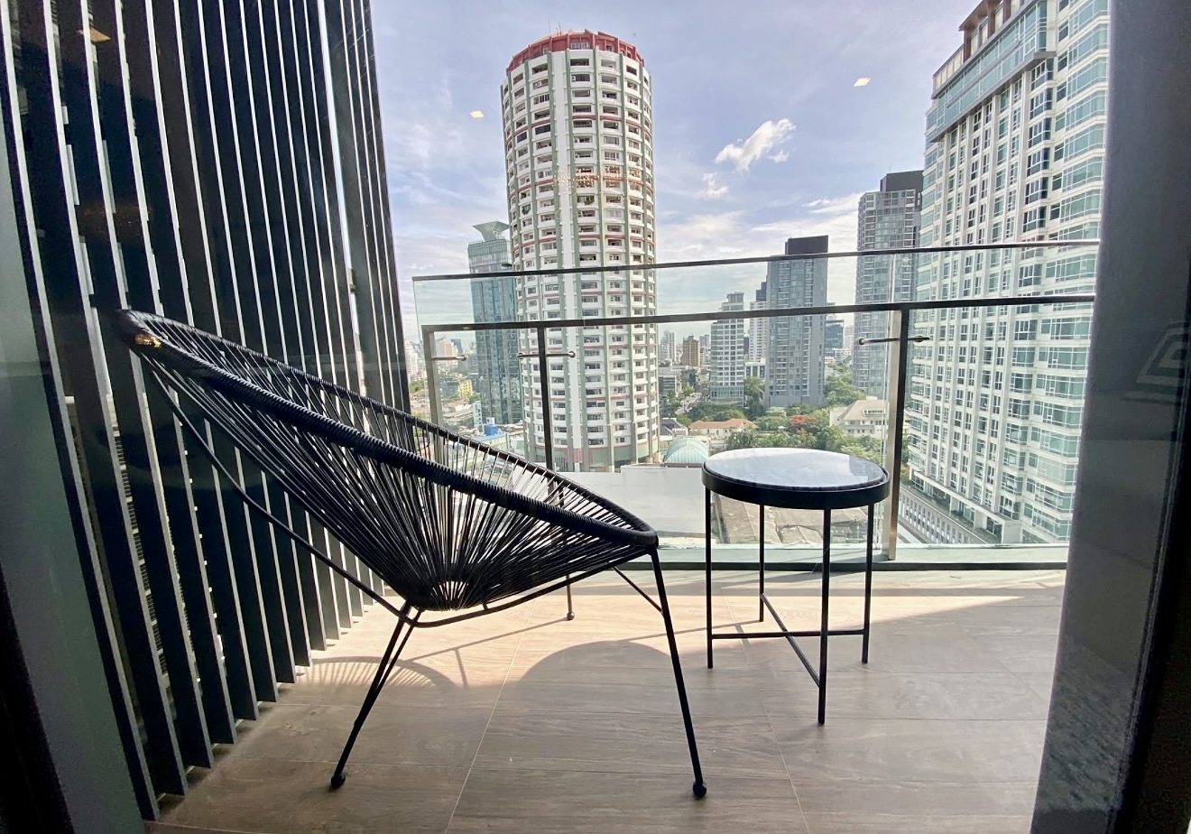 LAVIQ Sukhumvit 57: Balcony with city view
