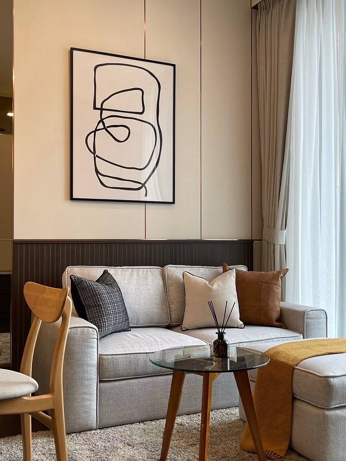 LAVIQ Sukhumvit 57: Living room