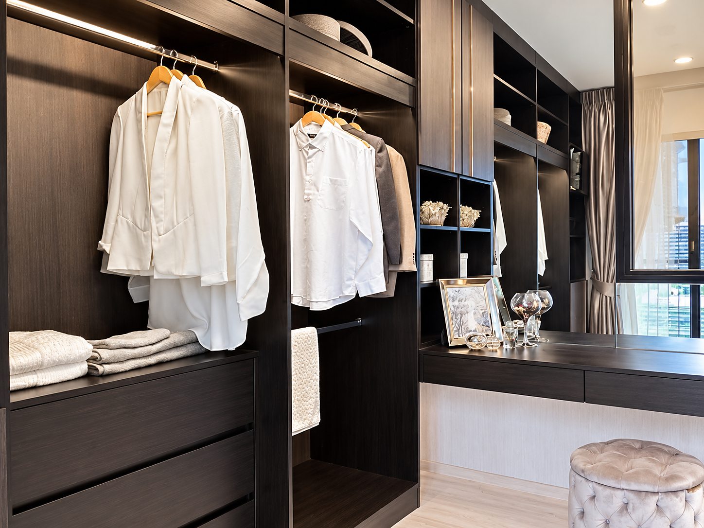 Life Asoke: Walk-in closet [show unit]