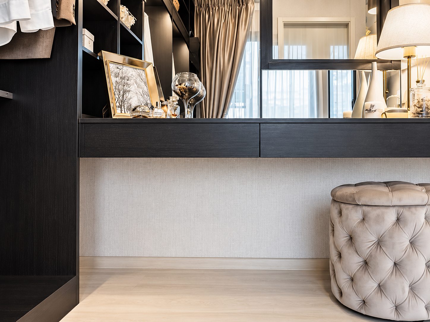 Life Asoke: Dressing table [show unit]