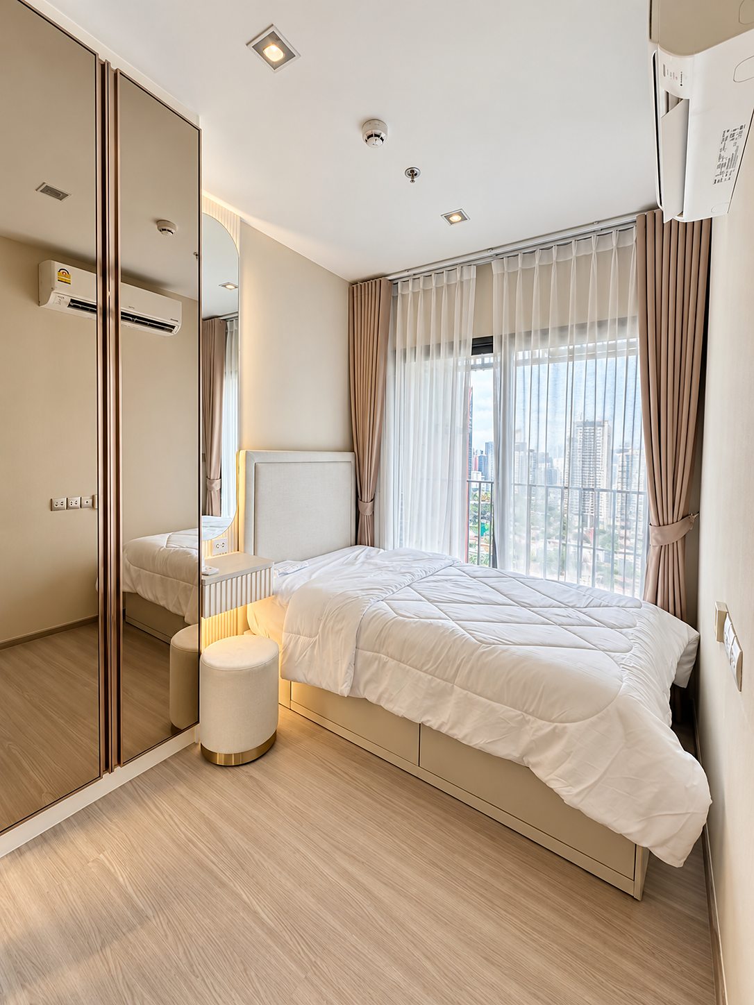 Life Asoke Hype: Second bedroom
