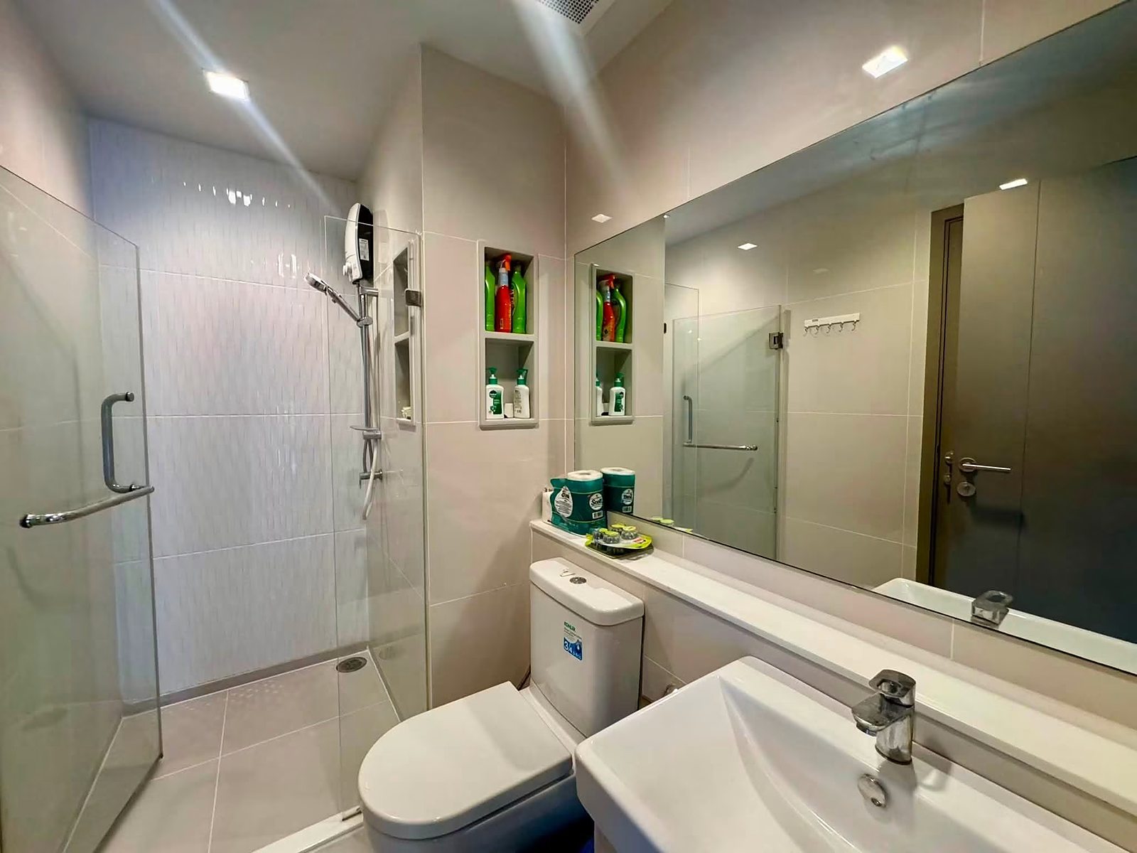 Life Asoke - Rama 9: Bathroom