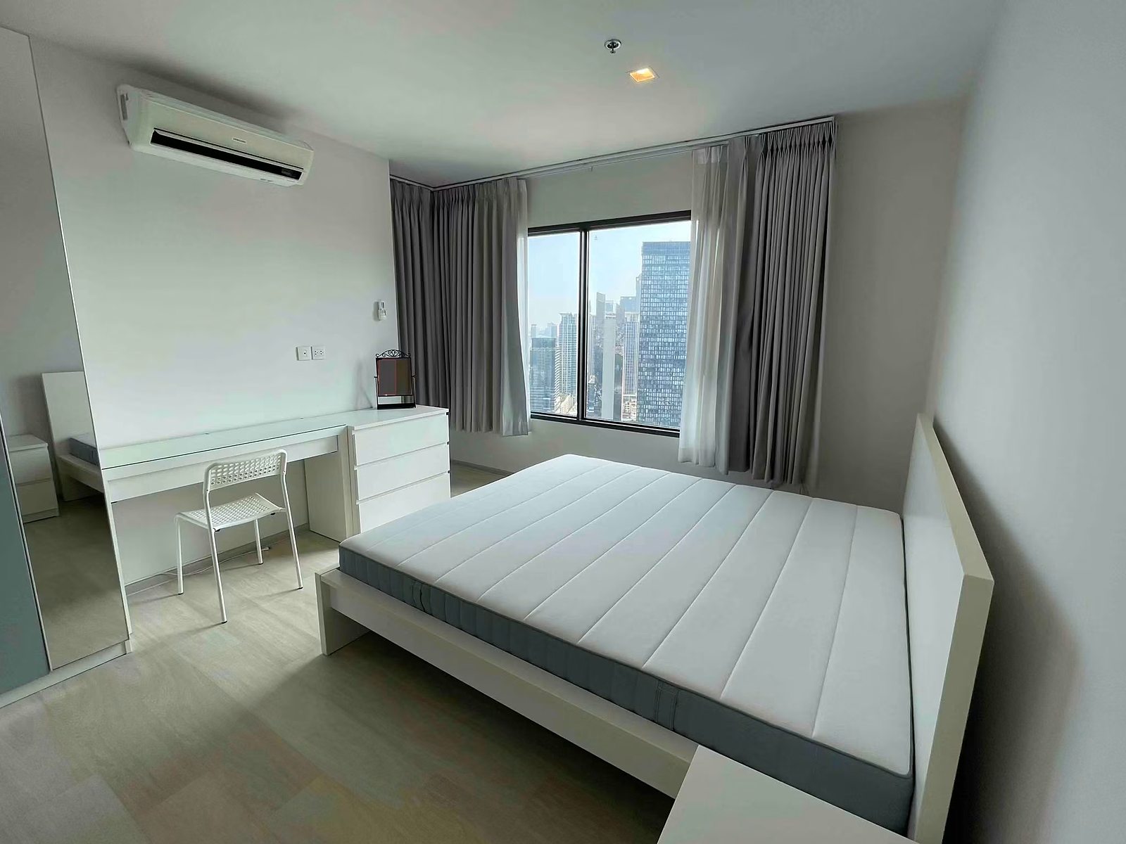 Life One Wireless: Master bedroom