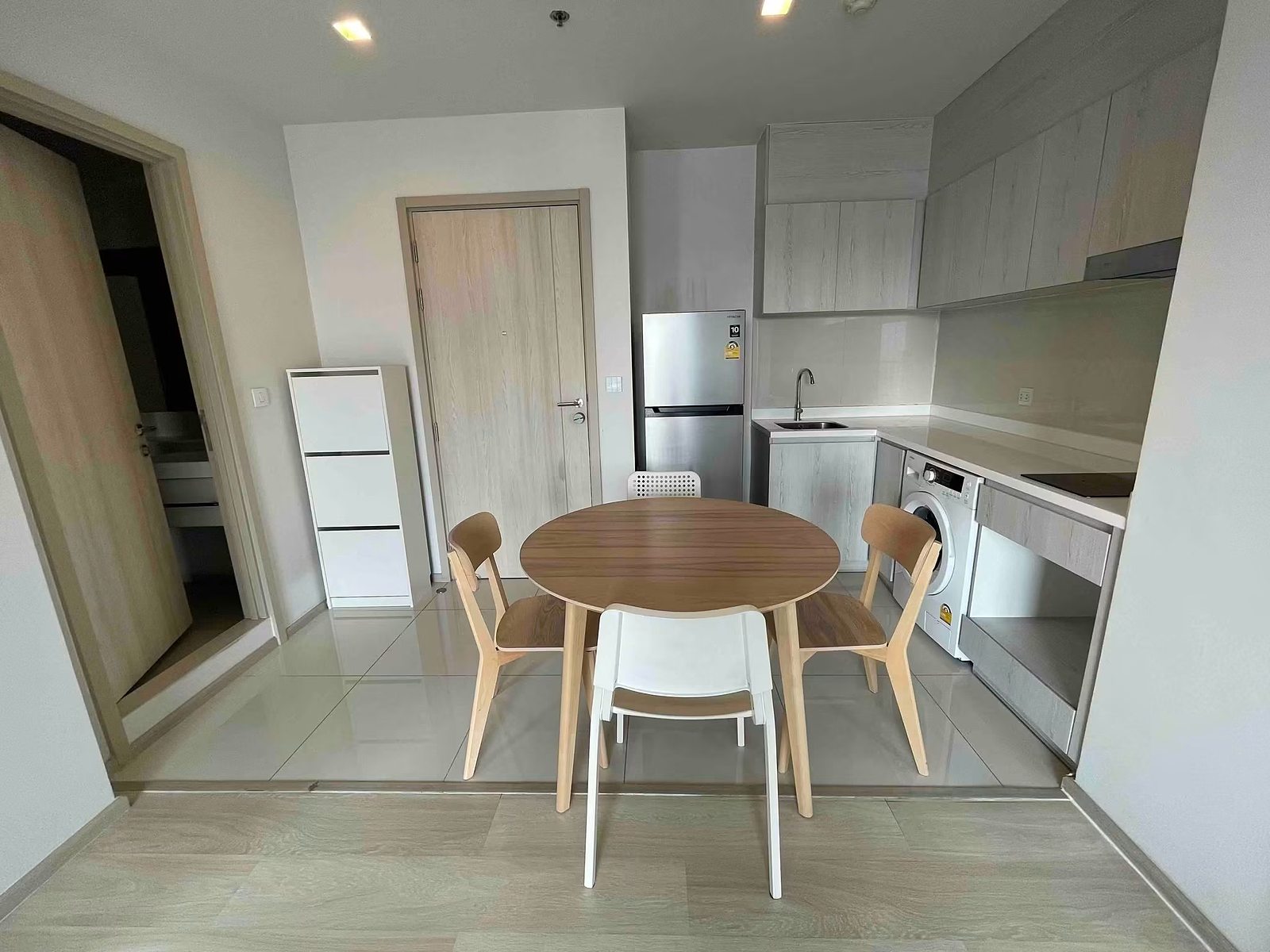 Life One Wireless: Kitchen and dining area