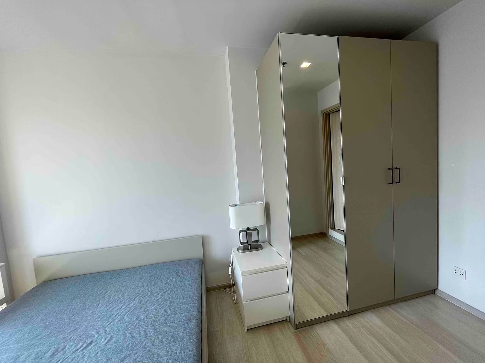 Life One Wireless: Second bedroom
