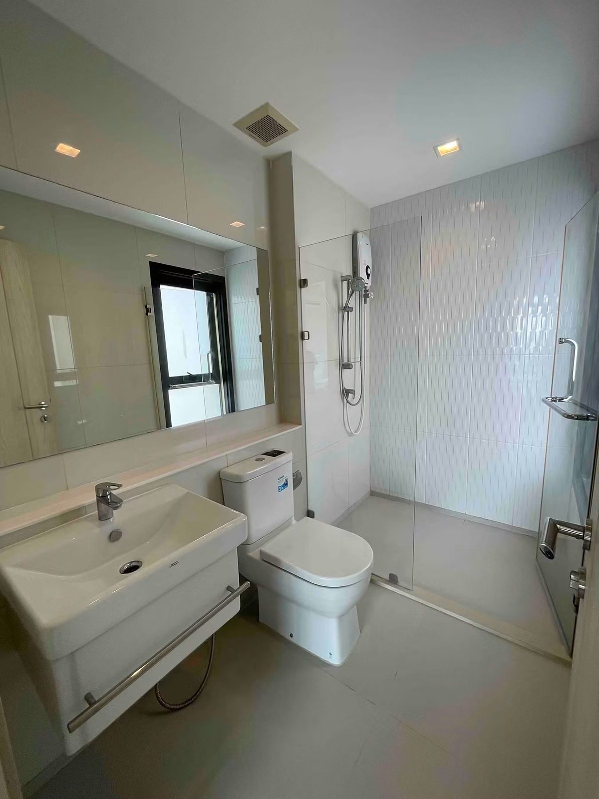 Life One Wireless: Second bathroom