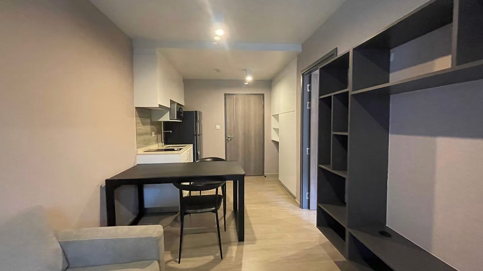 Maestro 02 Ruamrudee: Dining and kitchen area
