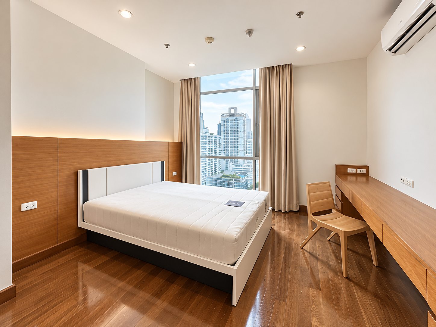 Master Centrium Asok: Bedroom