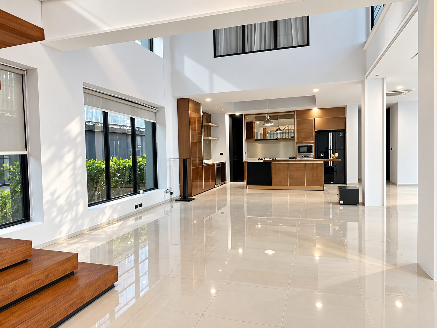 Modern Pool Villa Sukhumvit 71: Double-height living space