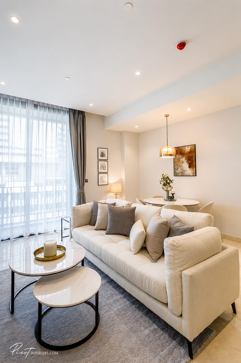MUNIQ Langsuan: Living area