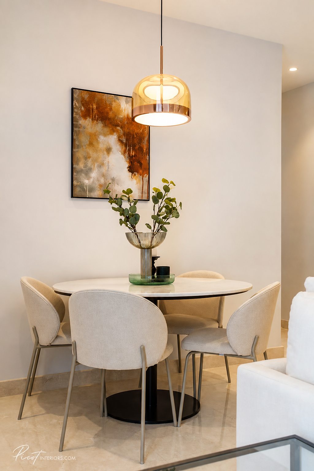 MUNIQ Langsuan: Dining area