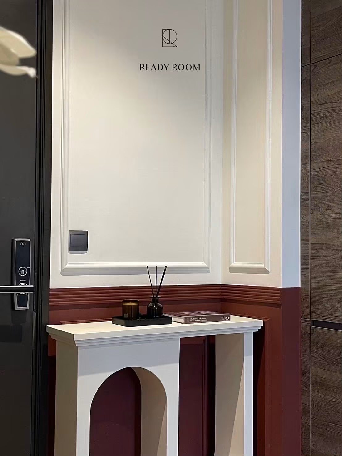 MUNIQ Langsuan: Entrance console