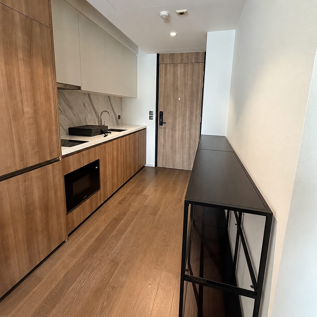 MUNIQ Sukhumvit 23: Kitchen