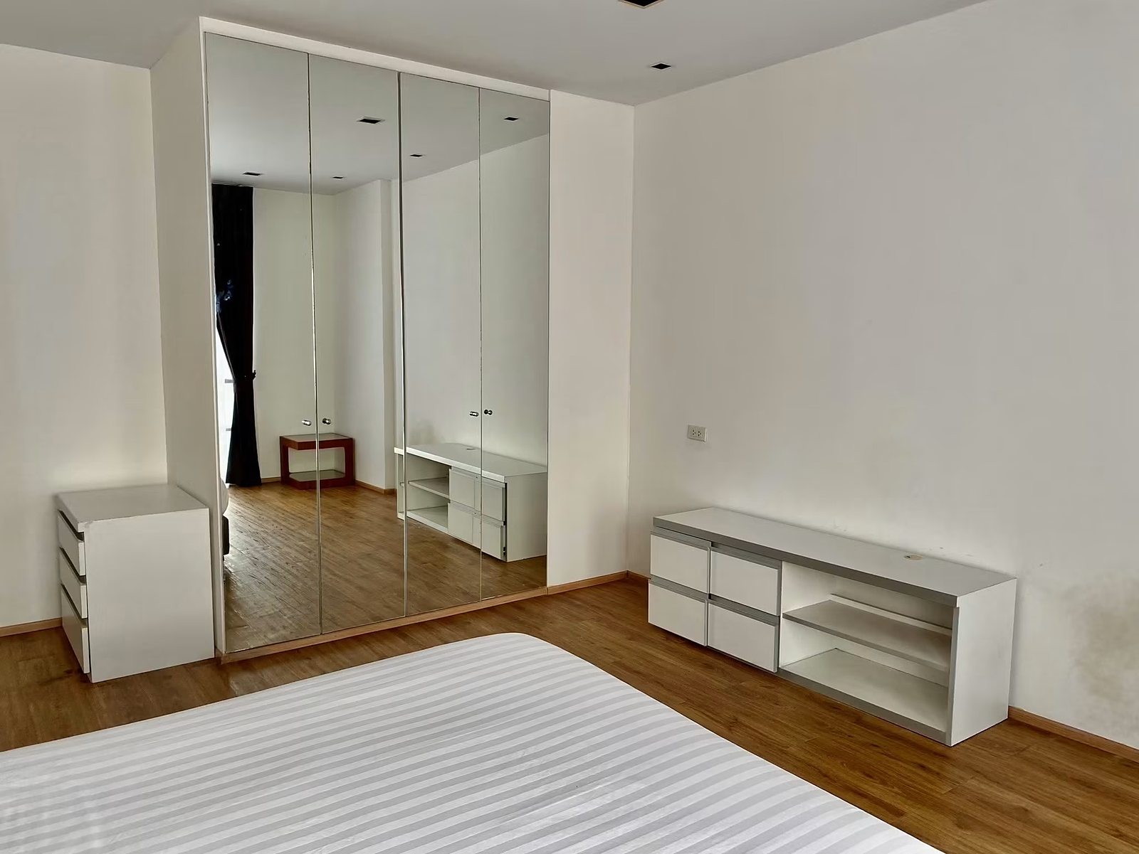 Nantiruj Tower: Bedroom wardrobe