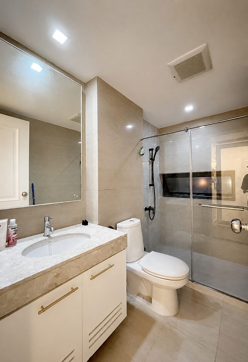Noble Ambience Sarasin: Bathroom