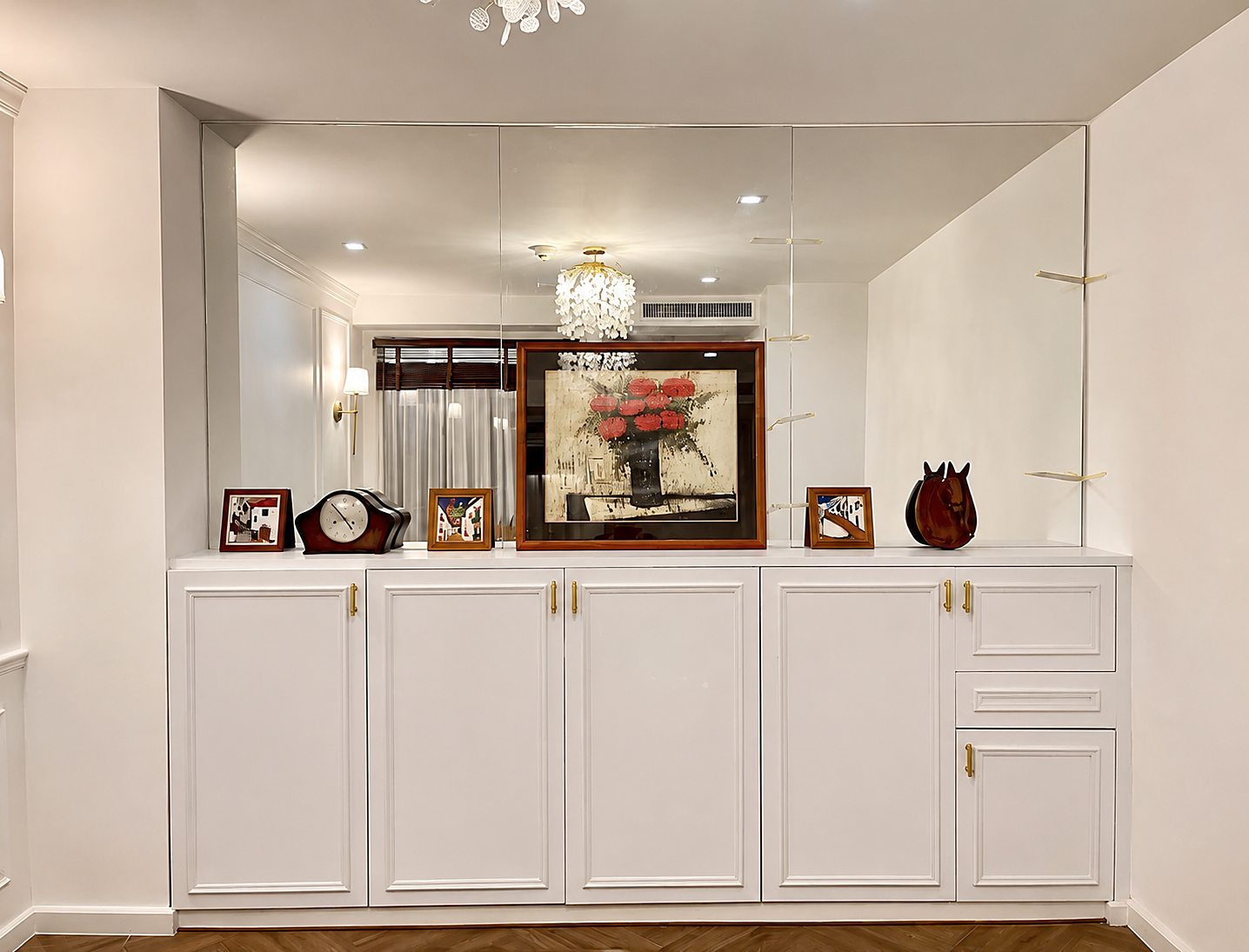 Noble Ambience Sarasin: Built-in sideboard