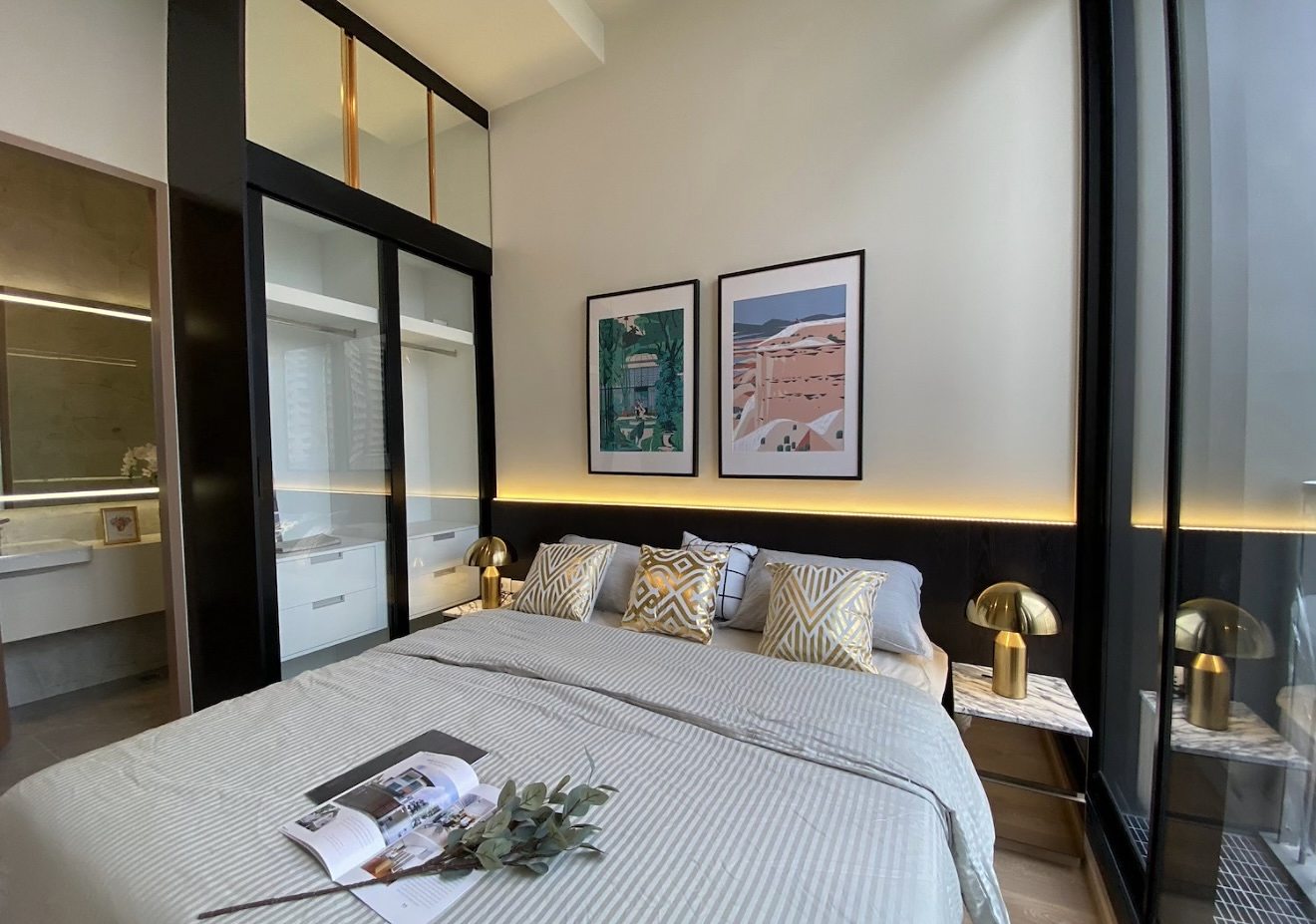 Noble Around 33: Bedroom