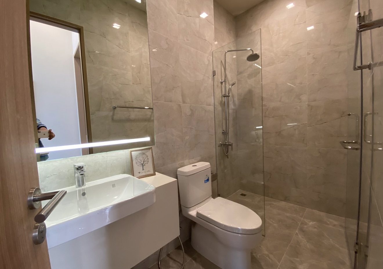 Noble Around 33: Bathroom