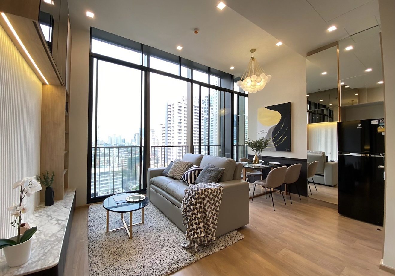 Noble Around 33: Living room