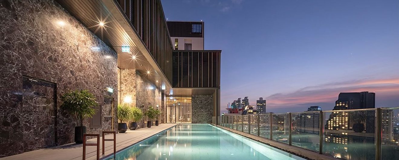 Noble Around 33: Swimming pool