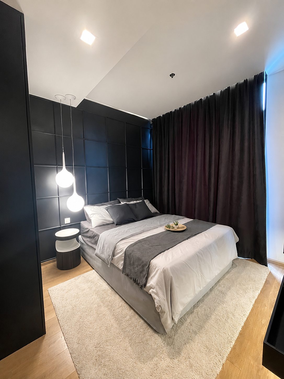 Noble Around 33: Master bedroom