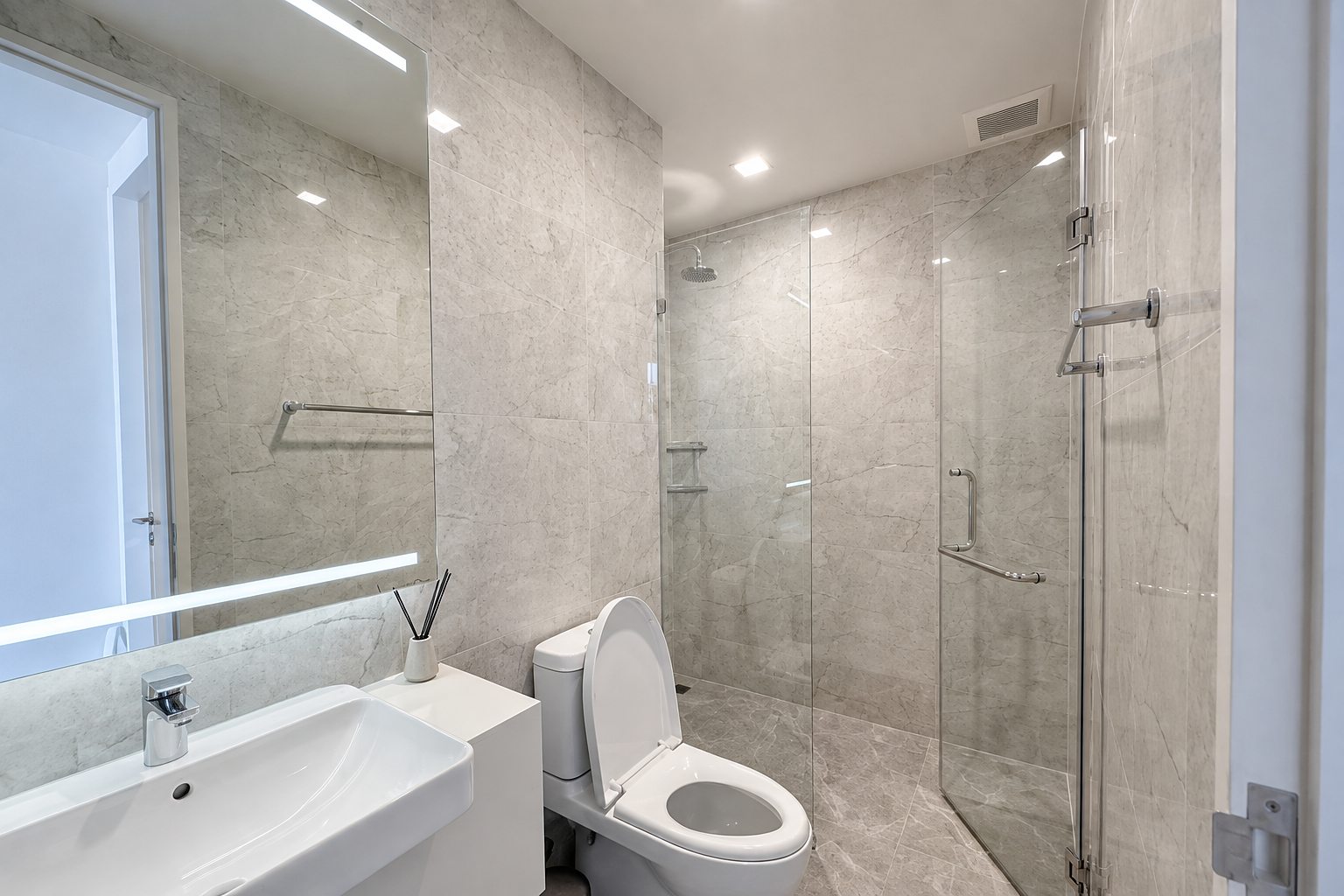Noble Around 33: Bathroom