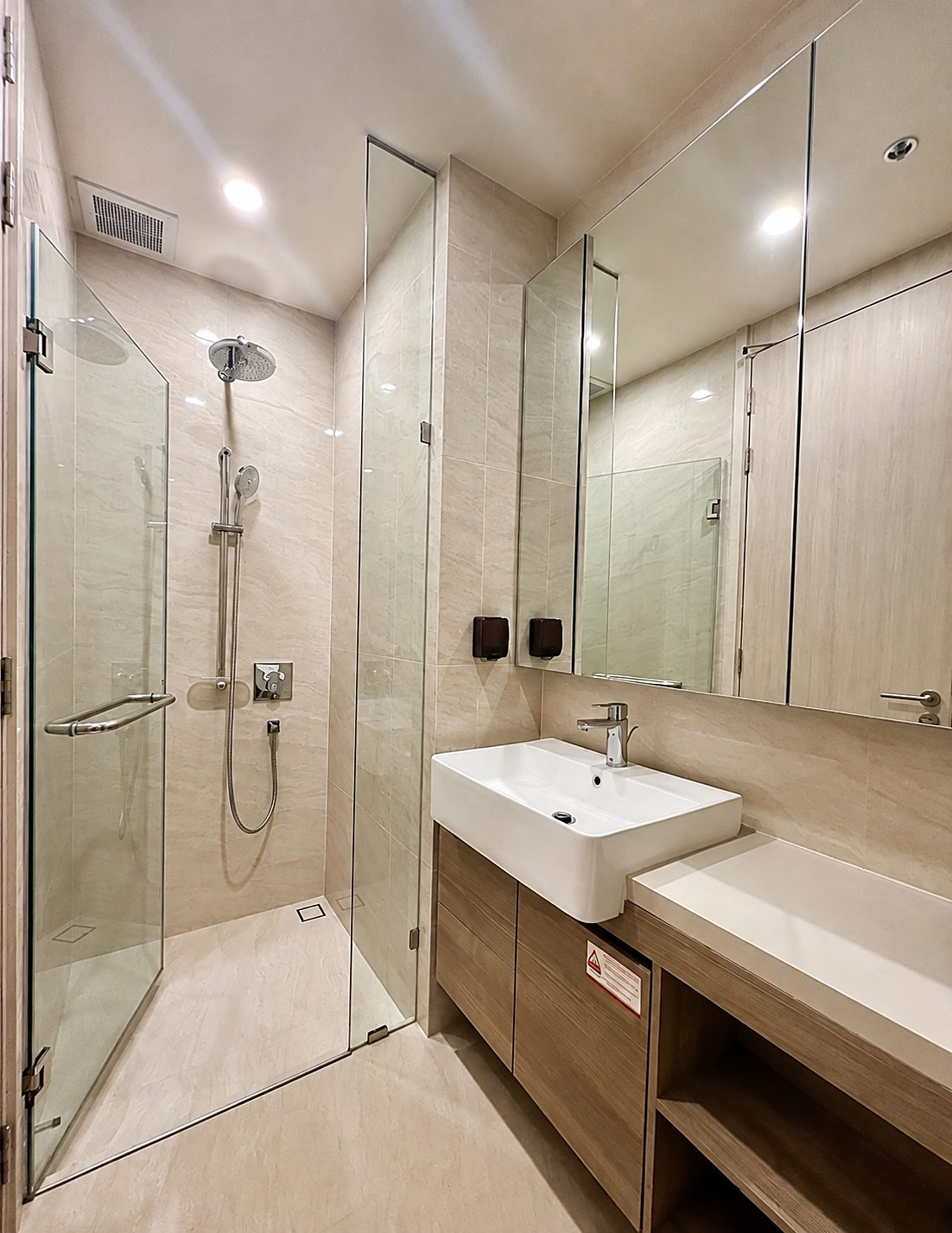 Noble Form Thonglor: Bathroom