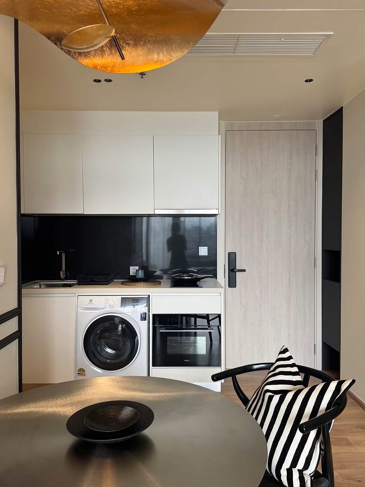 Noble Form Thonglor: Kitchenette