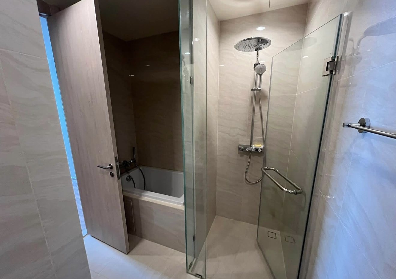 Noble Form Thonglor: Bathroom
