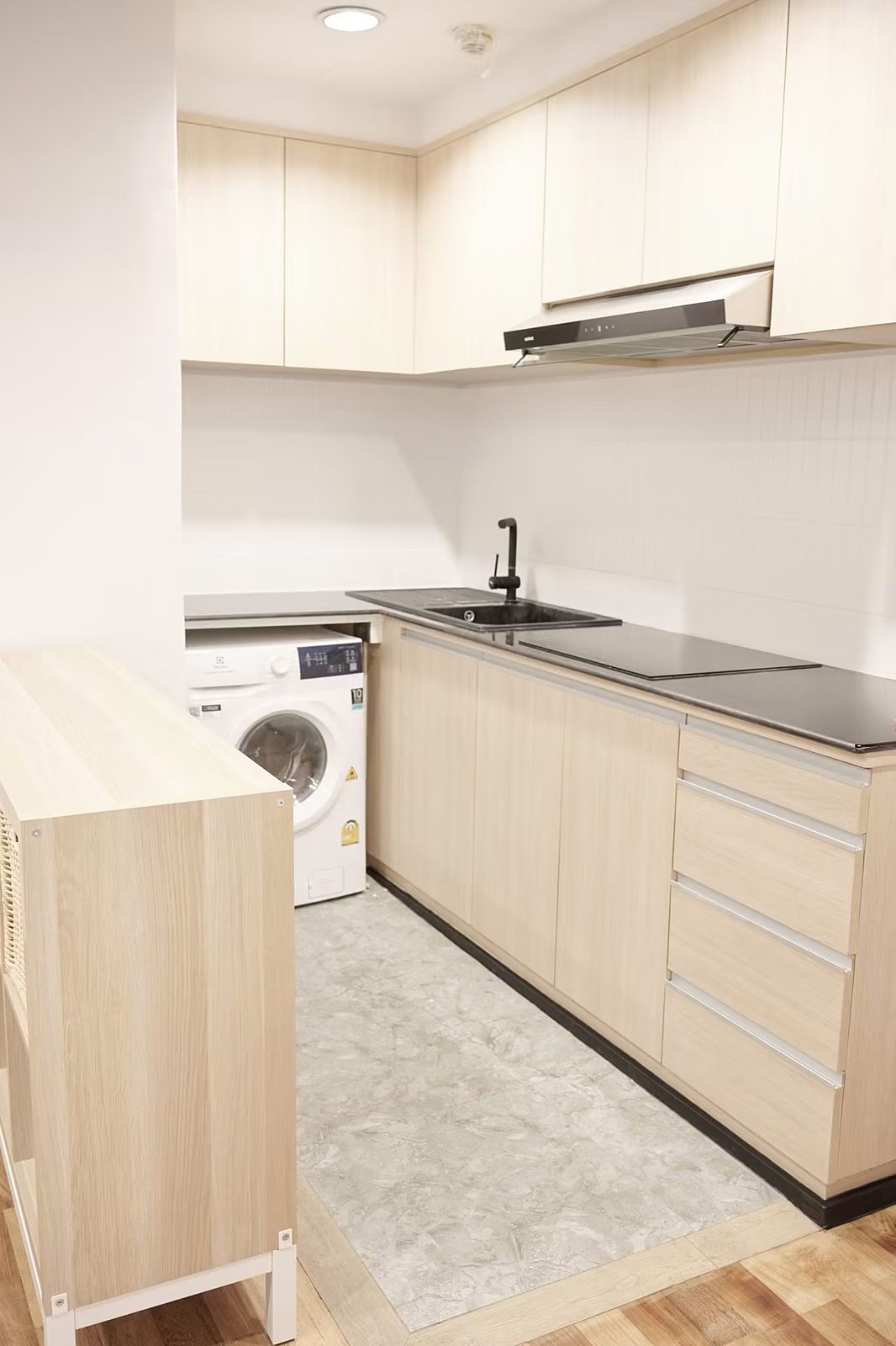 Noble Ora: Kitchen
