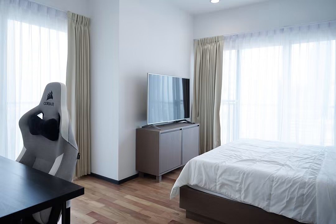 Noble Ora: Bedroom