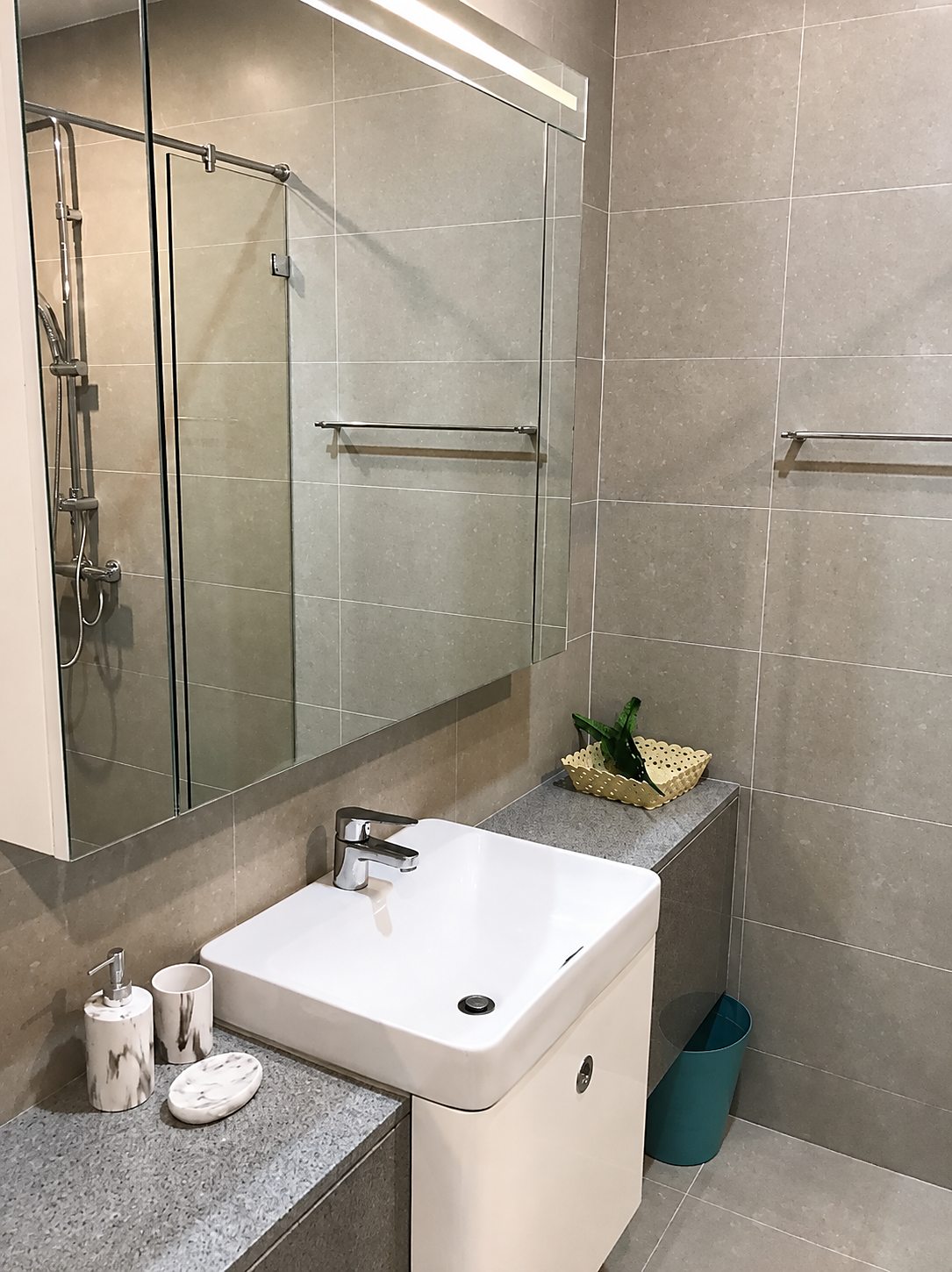 Noble Ploenchit: Bathroom vanity