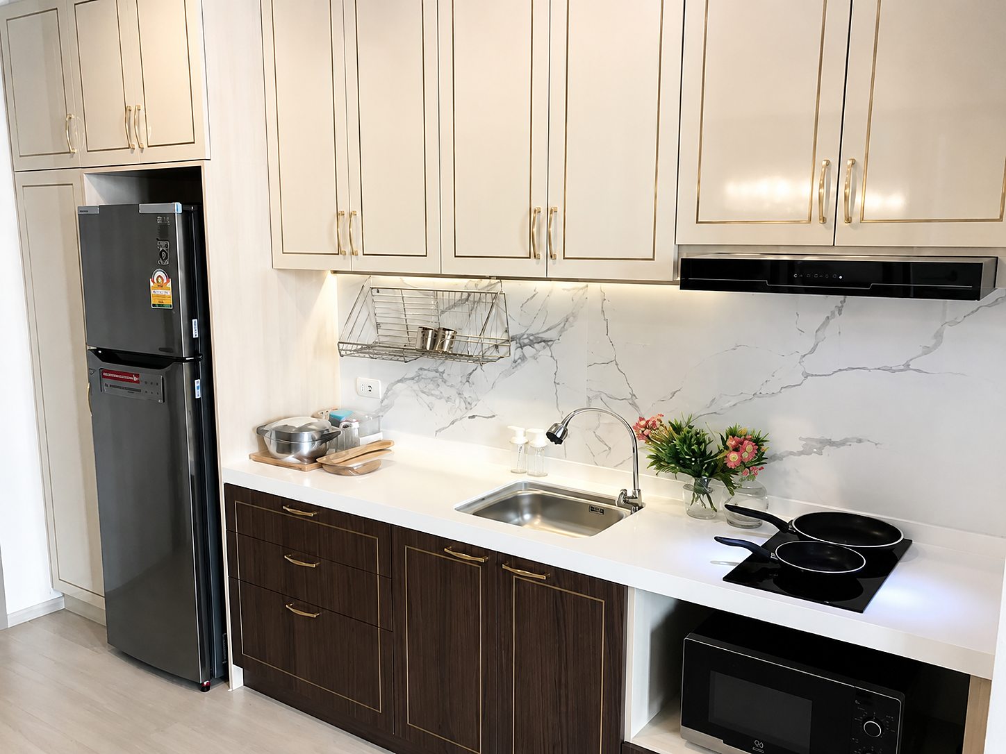 Noble Ploenchit: Kitchen