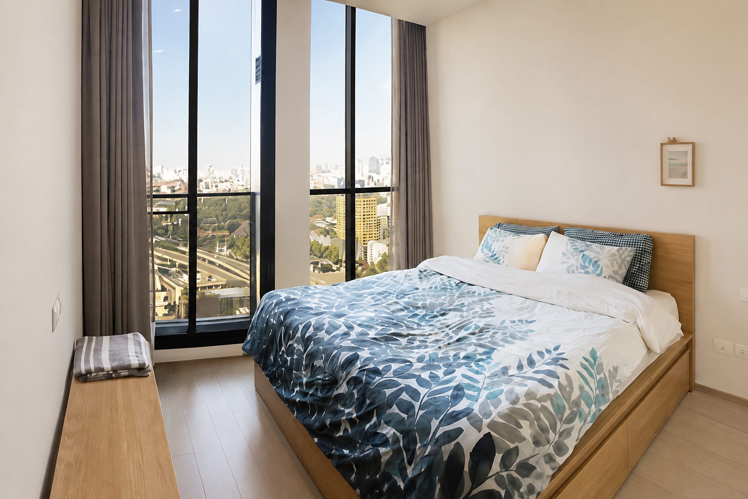 Noble Ploenchit: Bedroom with city view