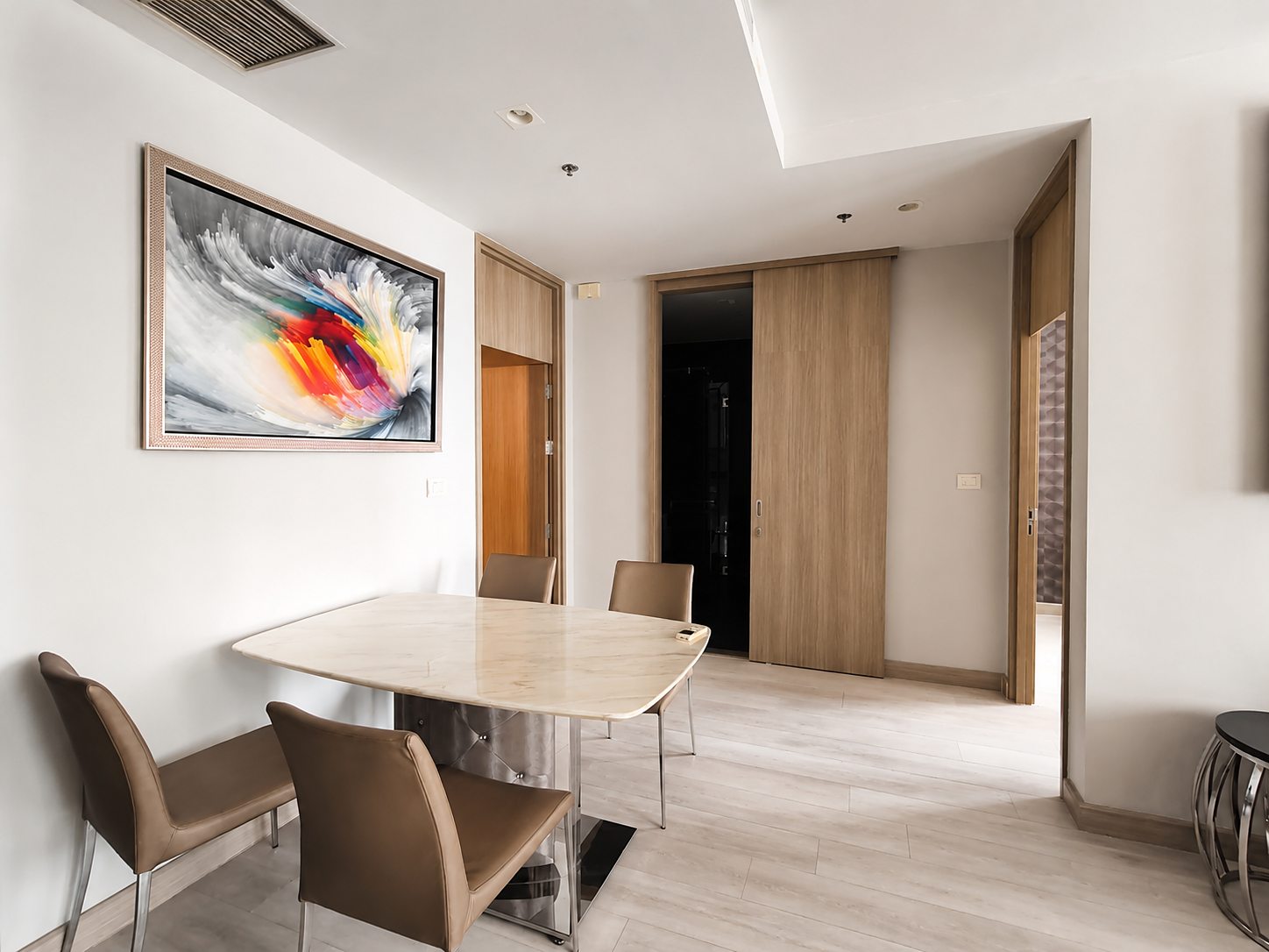 Noble Ploenchit: Dining area