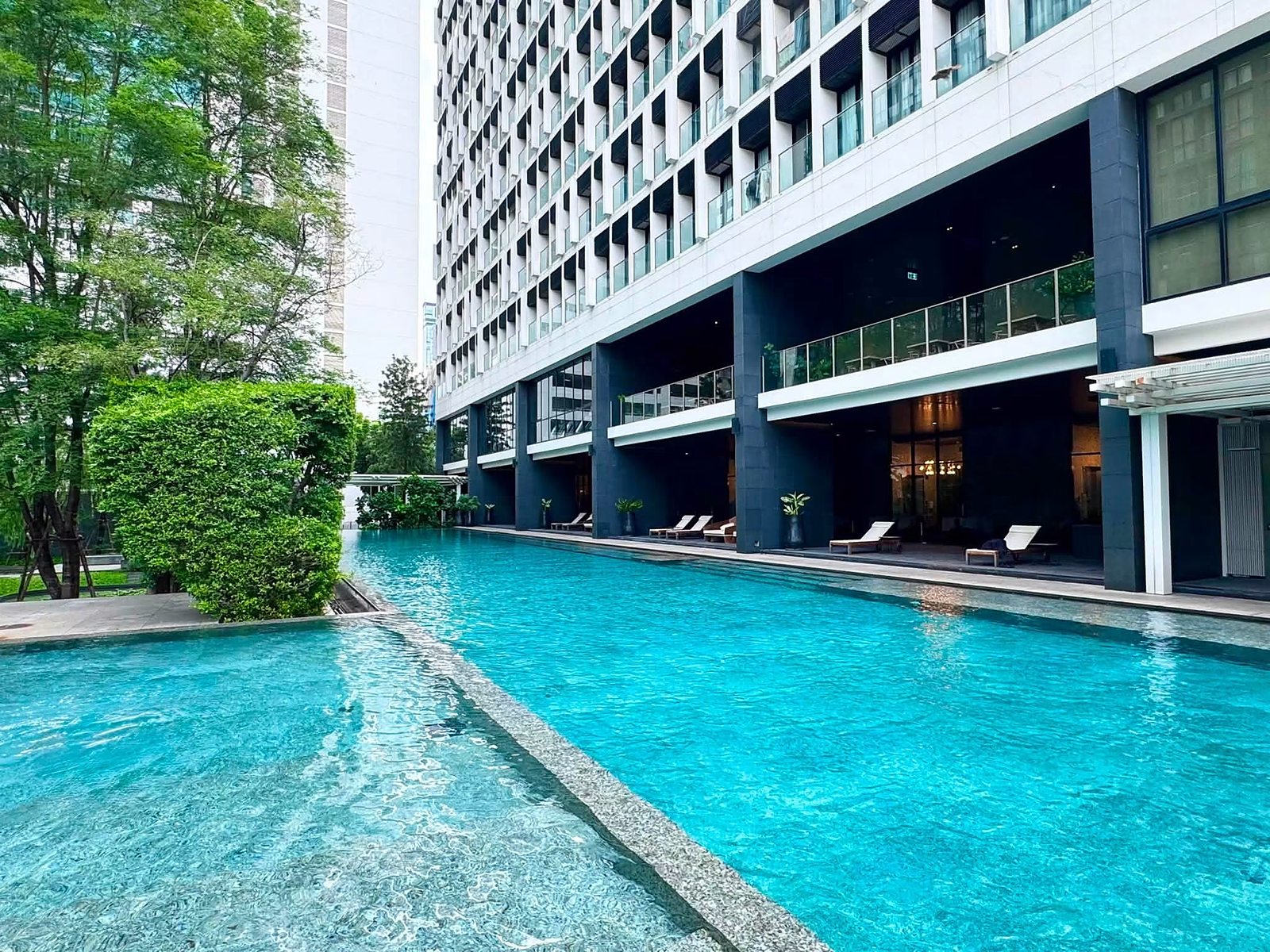 Noble Ploenchit: Swimming pool