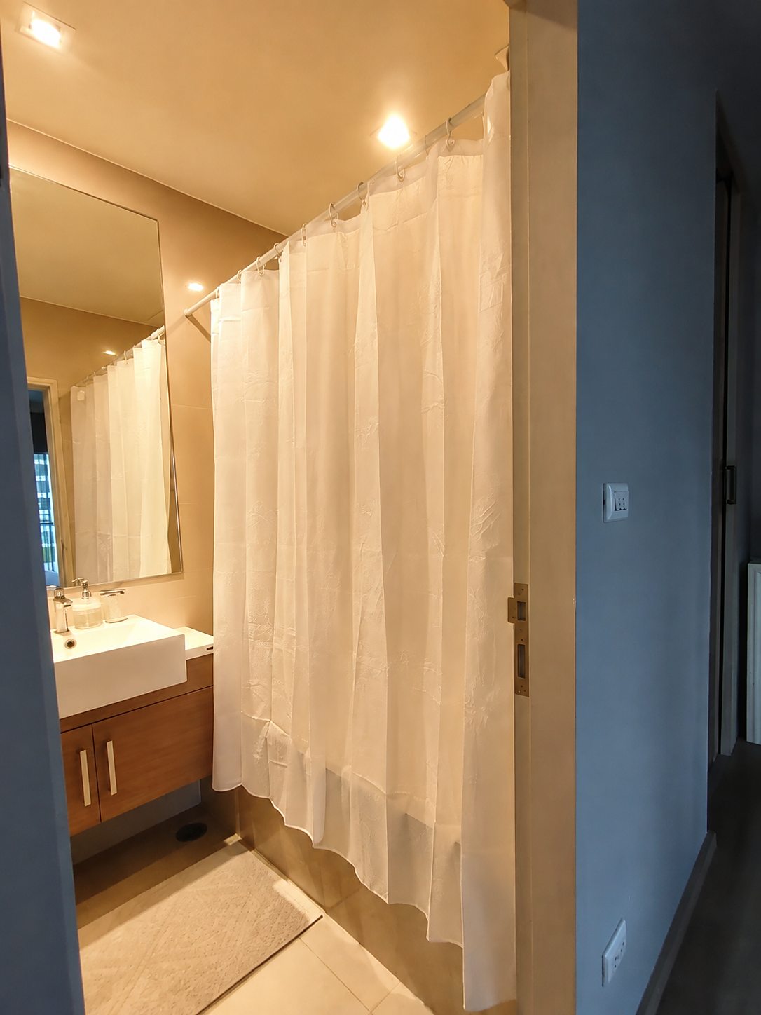 Noble Refine Sukhumvit 26: Bathroom