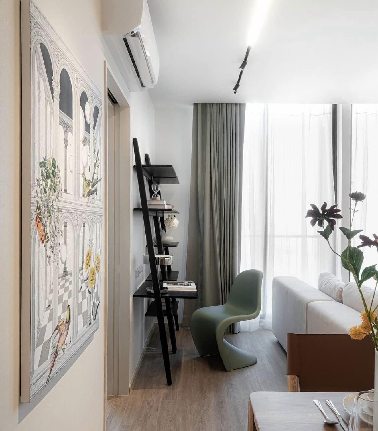 Noble State Sukhumvit 39: Living area [show unit]