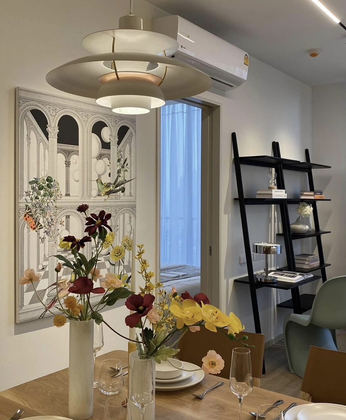 Noble State Sukhumvit 39: Dining corner [show unit]