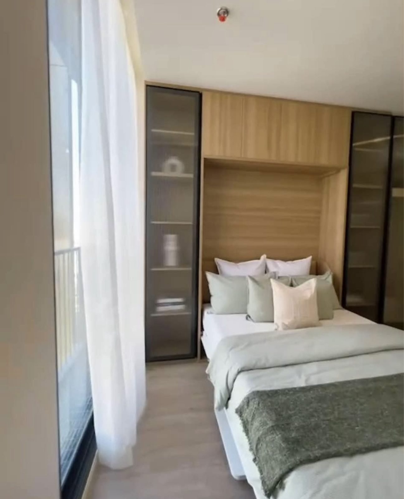 Noble State Sukhumvit 39: Bedroom [show unit]