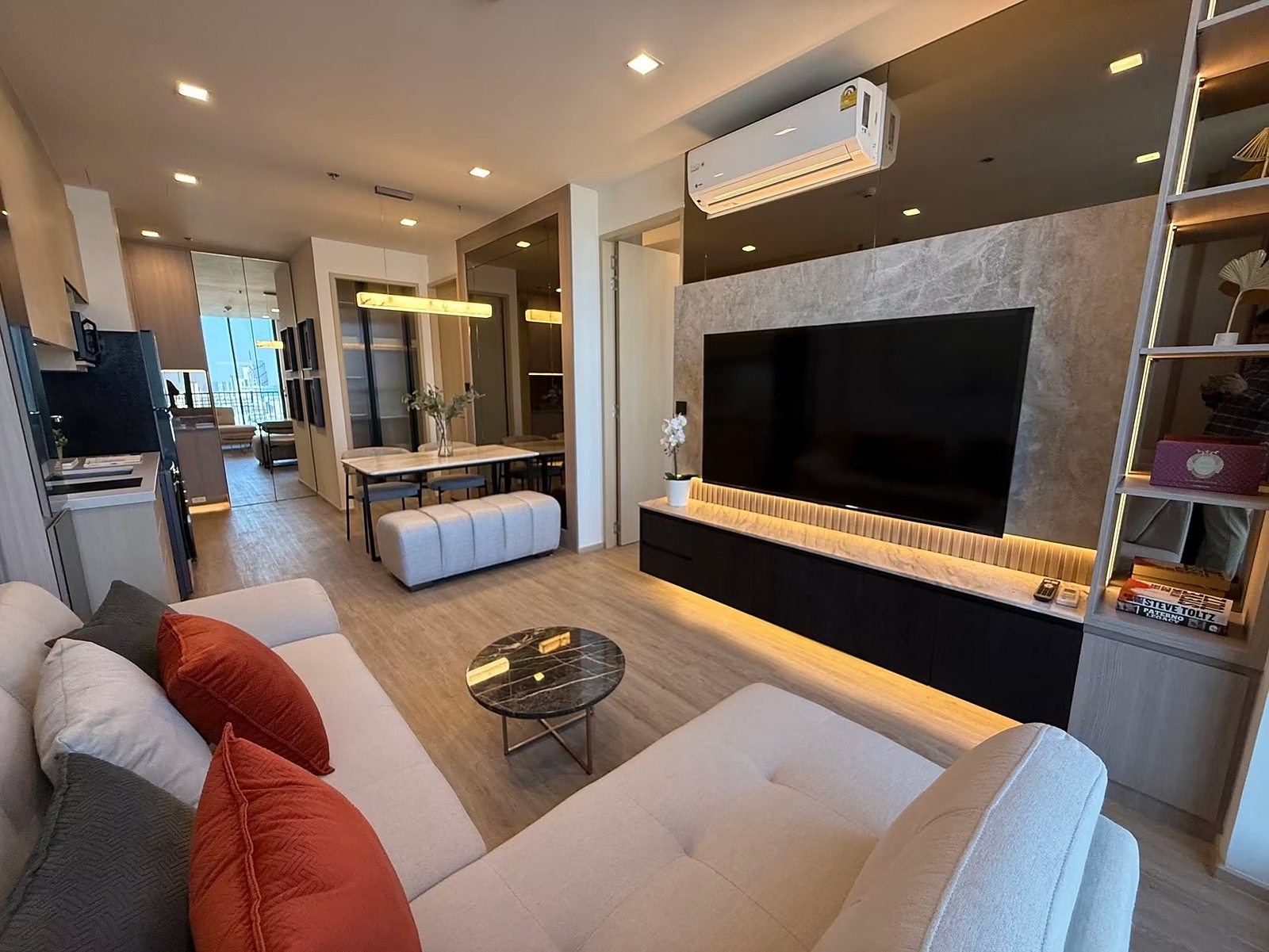 Noble State Sukhumvit 39: Living area
