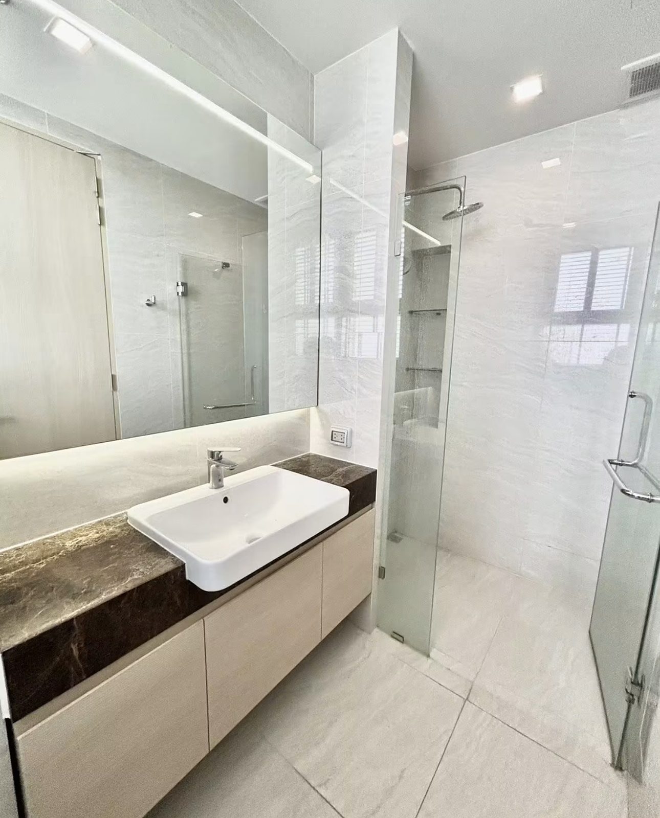 Noble State Sukhumvit 39: Bathroom