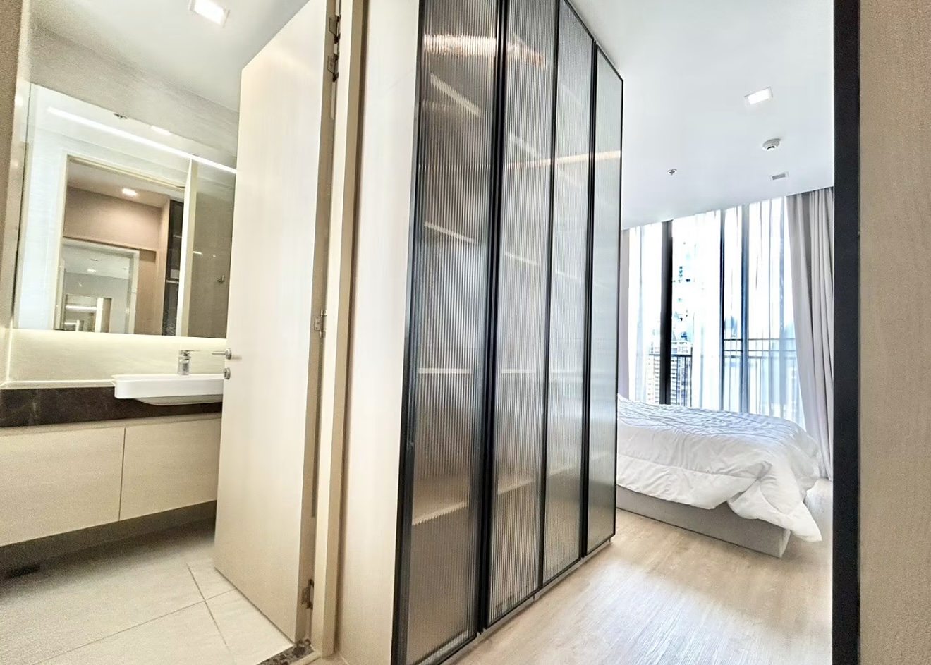 Noble State Sukhumvit 39: Bathroom and bedroom