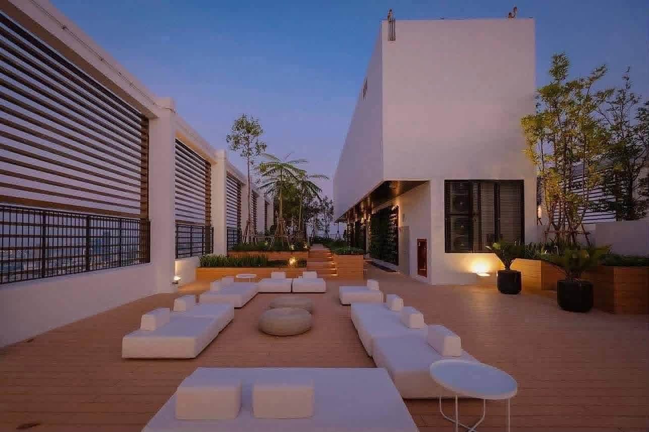 Noble State Sukhumvit 39: Rooftop terrace