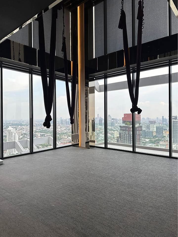 Park Origin Thonglor: Aerial yoga studio [low resolution]