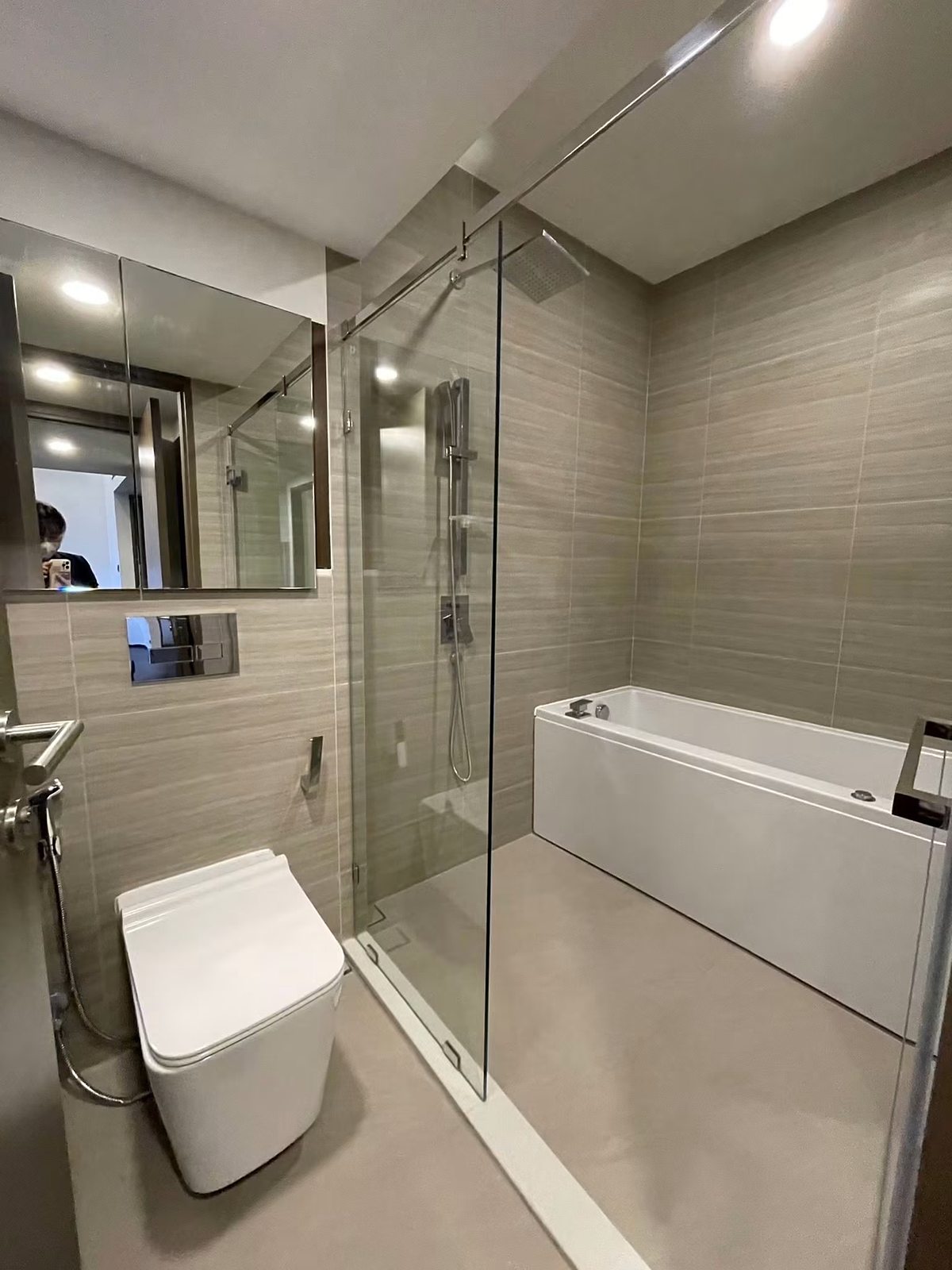 Park Origin Thonglor: Bathroom