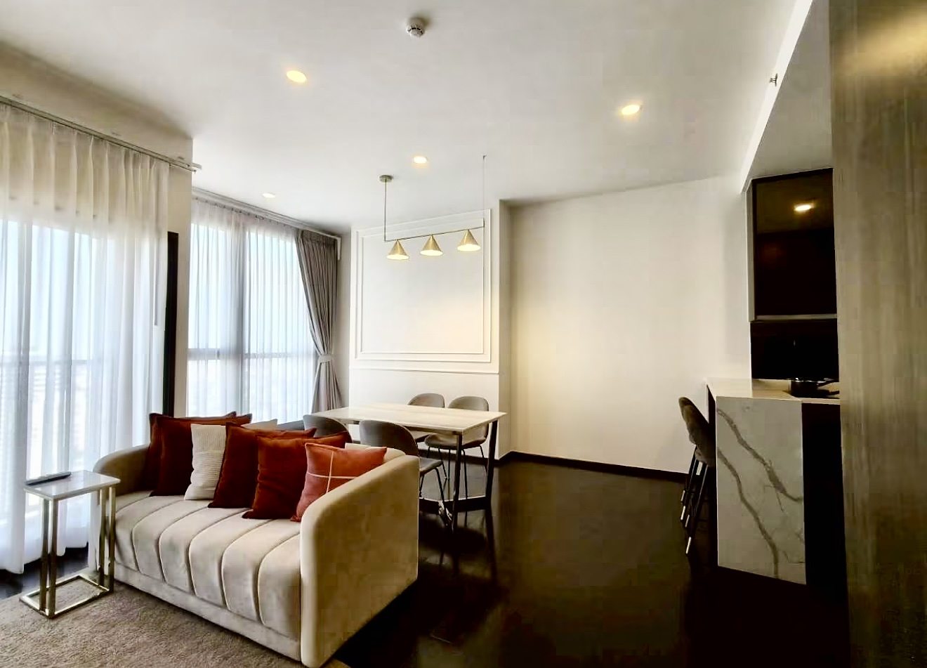 Park Origin Thonglor: Living room