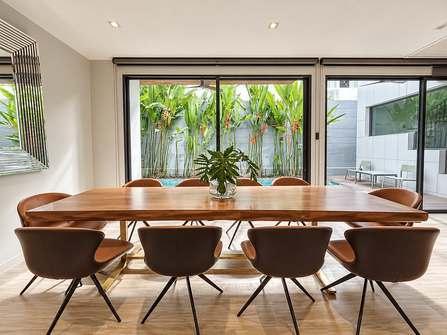 Private Pool Villa Sukhumvit 39: Dining area