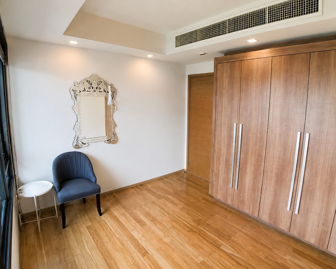 Prive by Sansiri: Bedroom wardrobe